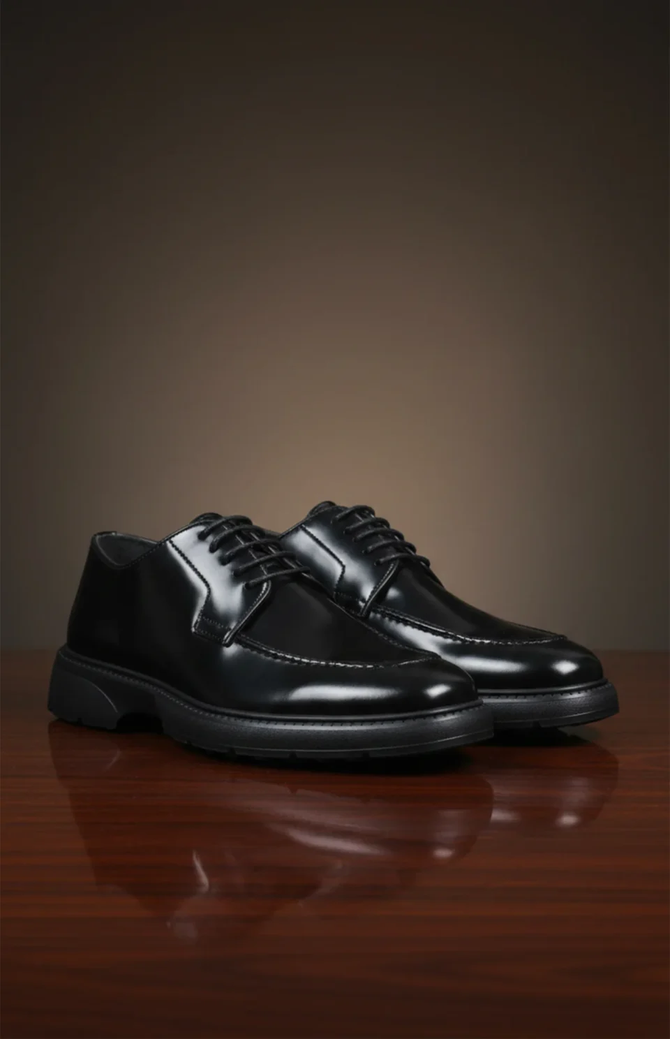 Paire double de chauPaire de chaussures Heritage Noir Brillant - Mocassins élégants noirs avec semelle plateforme épaisse - Style derby classiquessures Heritage Noir Brillant - mocassins elegants noirs