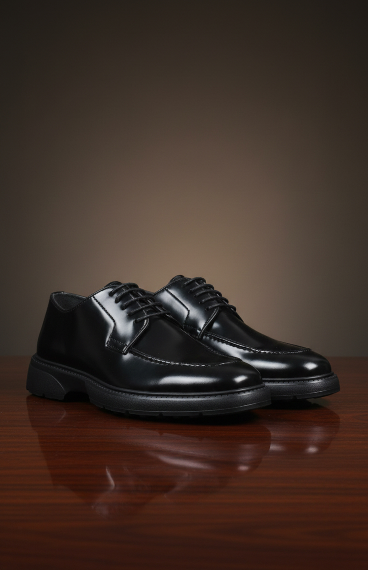 Paire double de chauPaire de chaussures Heritage Noir Brillant - Mocassins élégants noirs avec semelle plateforme épaisse - Style derby classiquessures Heritage Noir Brillant - mocassins elegants noirs