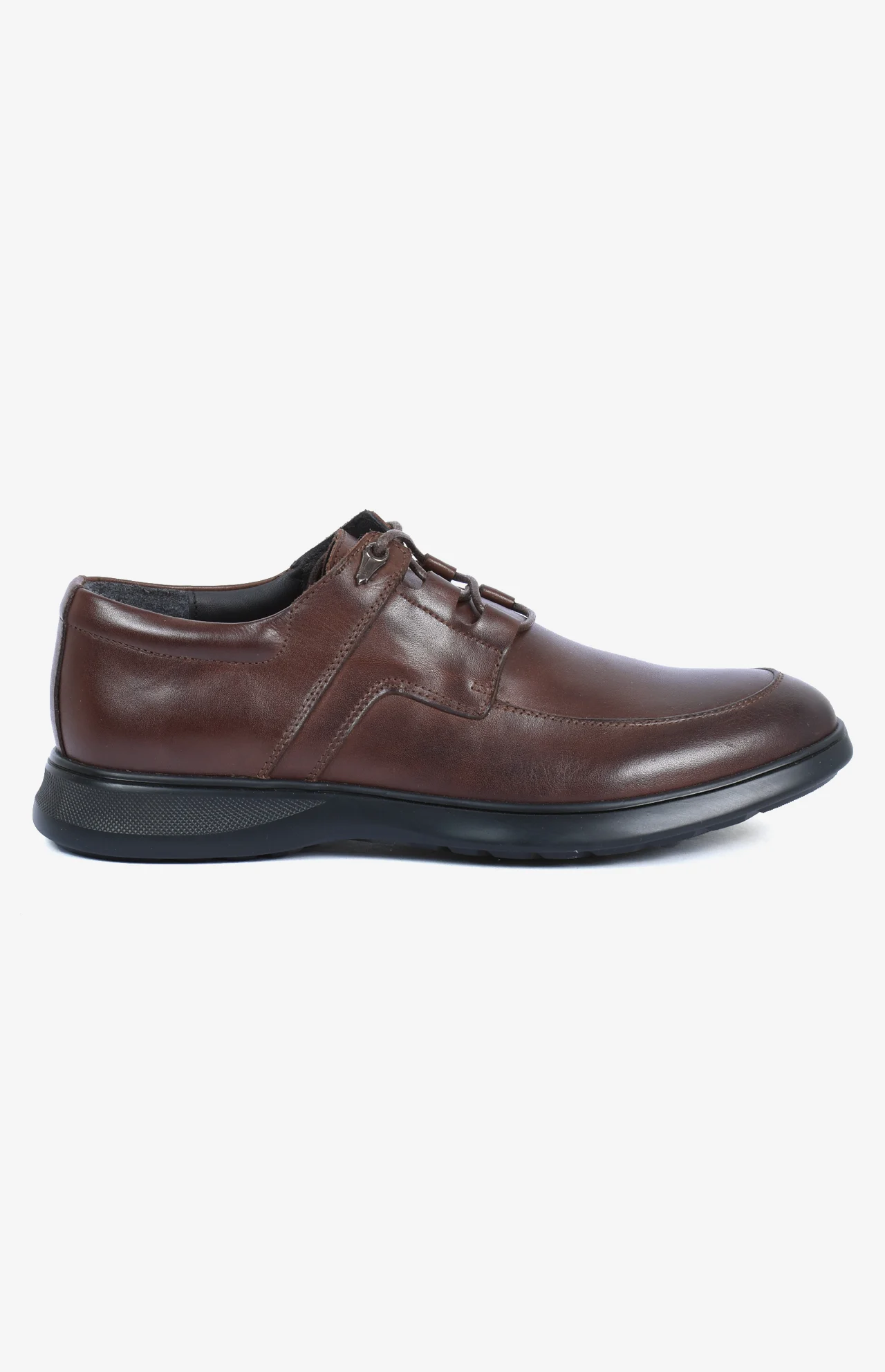 Chaussures homme en cuir véritable, confortables et légères. Design élégant, semelle flexible et disponible en marron ou noir. Parfaites pour le travail et le quotidien.