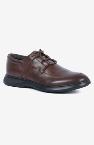 Chaussures homme en cuir véritable, confortables et légères. Design élégant, semelle flexible et disponible en marron ou noir. Parfaites pour le travail et le quotidien.