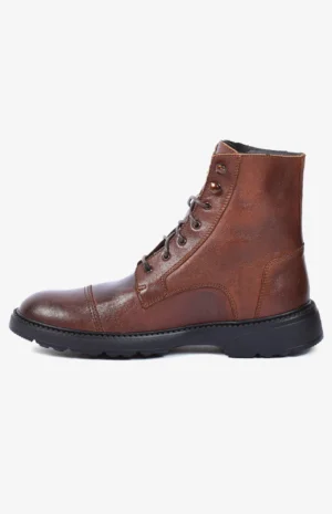Chaussure Nomad mChaussure Nomad marron botte style premium - Design robuste avec couture visible - Botte italienne marron avec semelle épaisse crantéearron botte style premium - design robust avec couture detail
