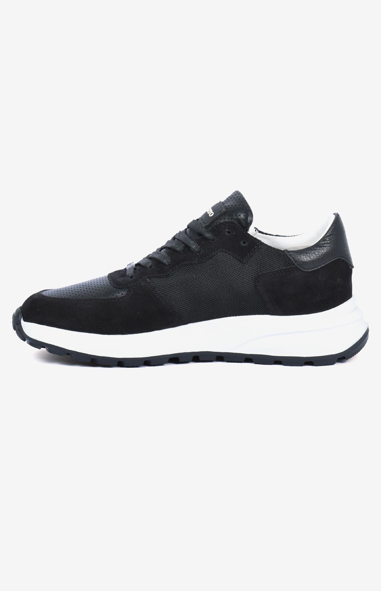 Sneaker ALTO noir hoSneaker ALTO noir homme - Mélange daim mesh et cuir perforé - Basket sportive élégante avec semelle blanche confortmme en mélange daim mesh et cuir perforé