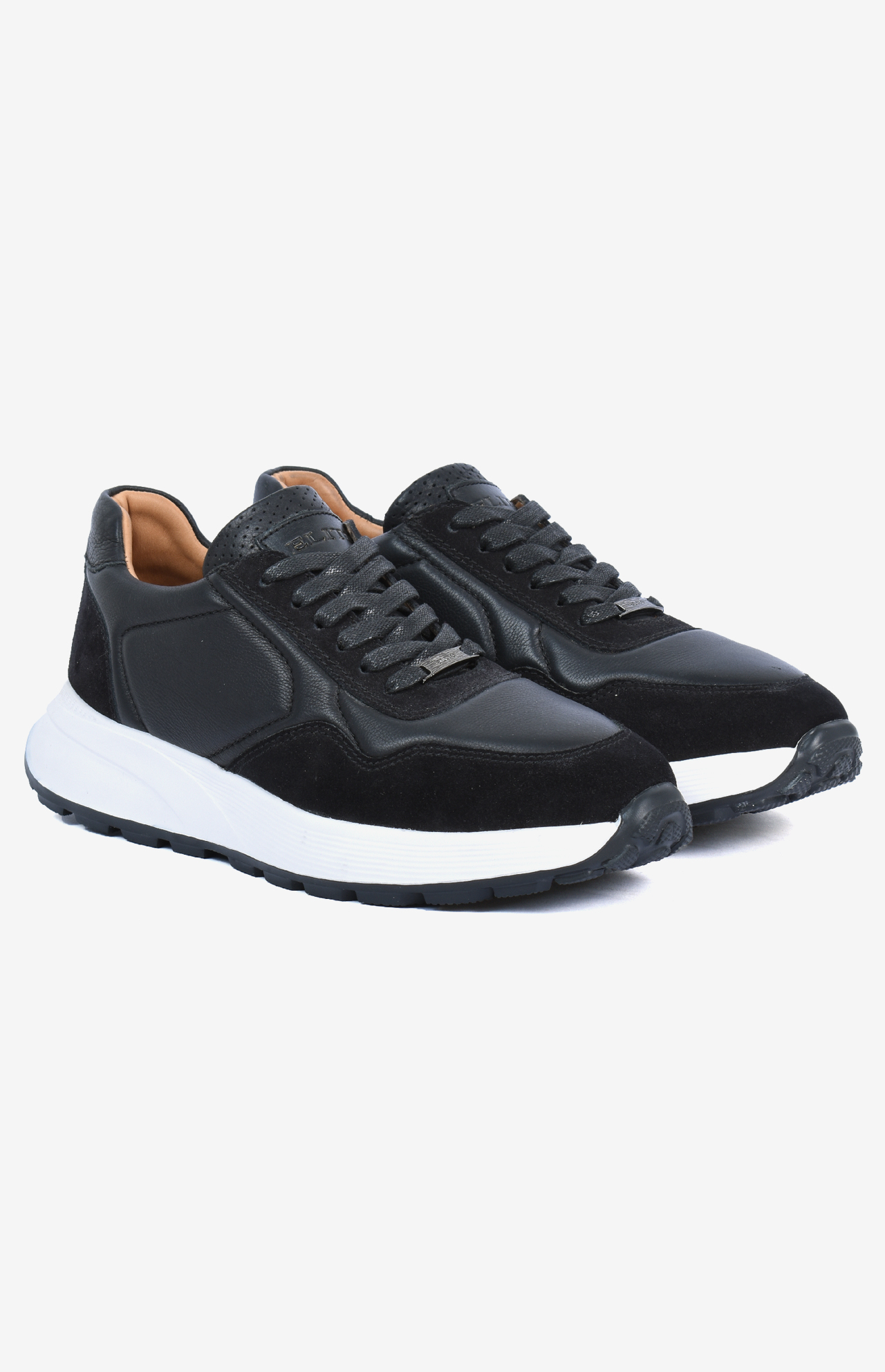 Sneaker casual confortable noir semelle épaisse amortissante modèle AERO