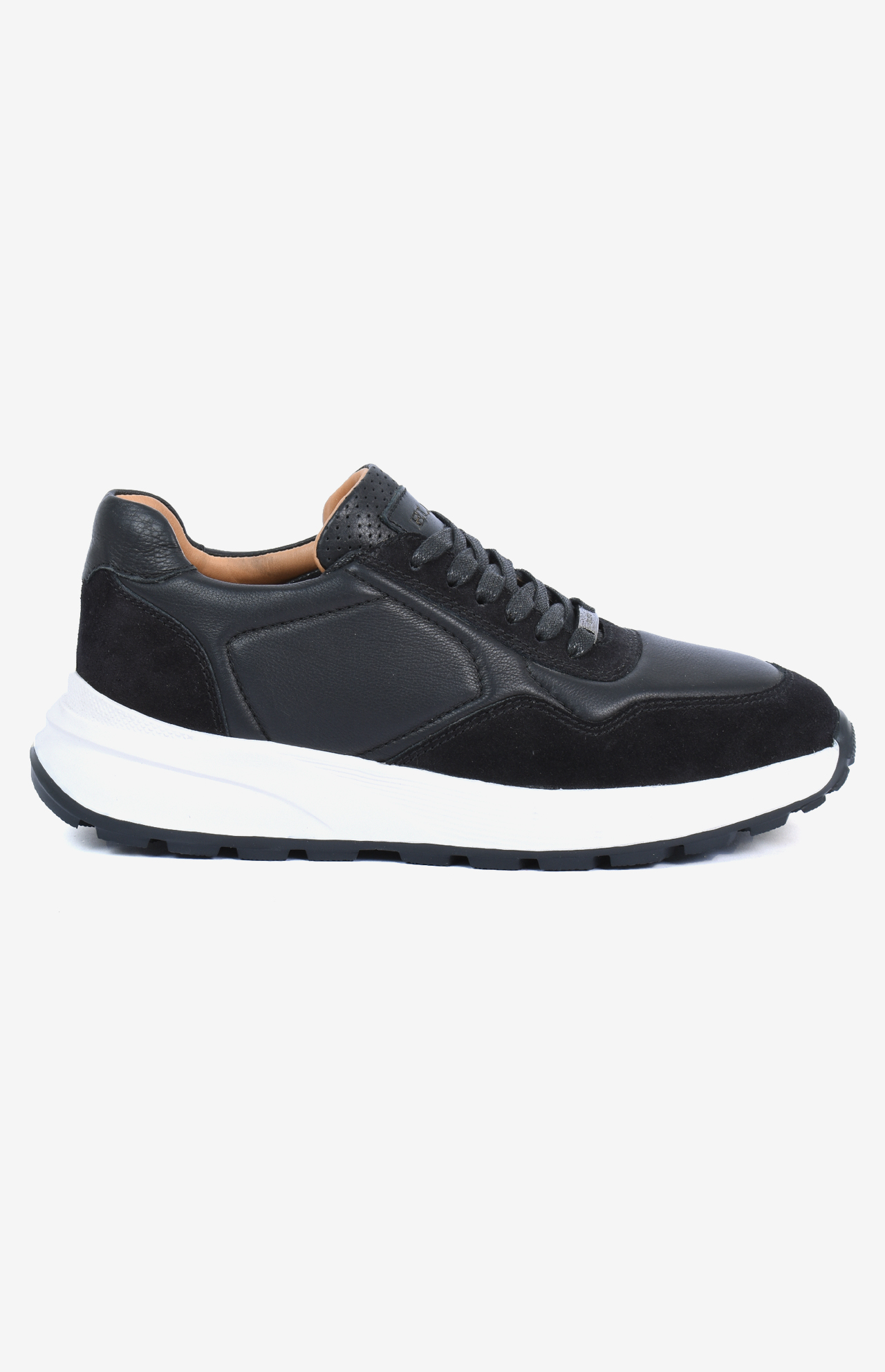 Sneaker casual confortable noir semelle épaisse amortissante modèle AERO