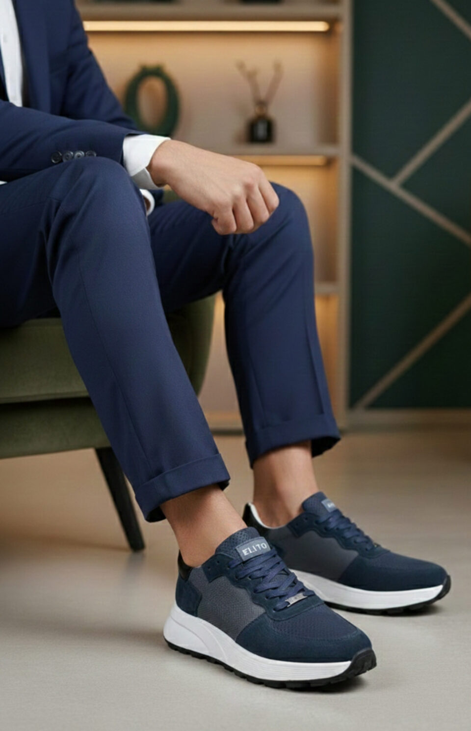 Basket basse profil modèle ALTO bleu nuit avec semelle blanche épaisse running