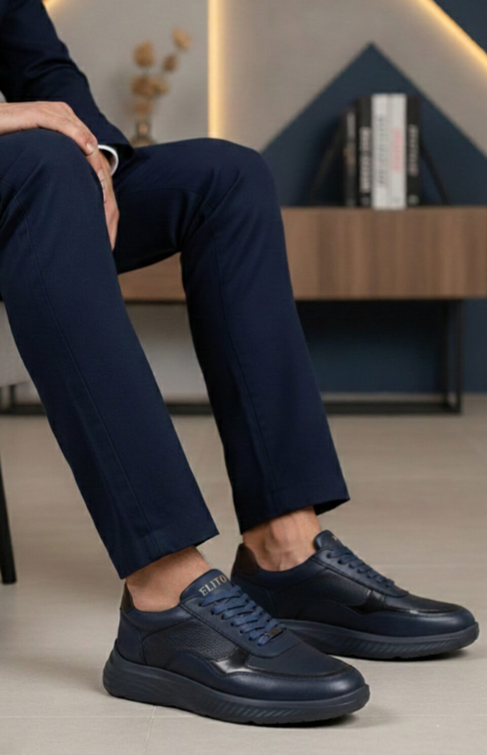 Basket de ville hommBaskets AXIS bleu marine portées - Style casual confortable avec pantalon bleu marine - Sneakers élégantes cuir italiene cuir bleu marine et marron AXIS design italien