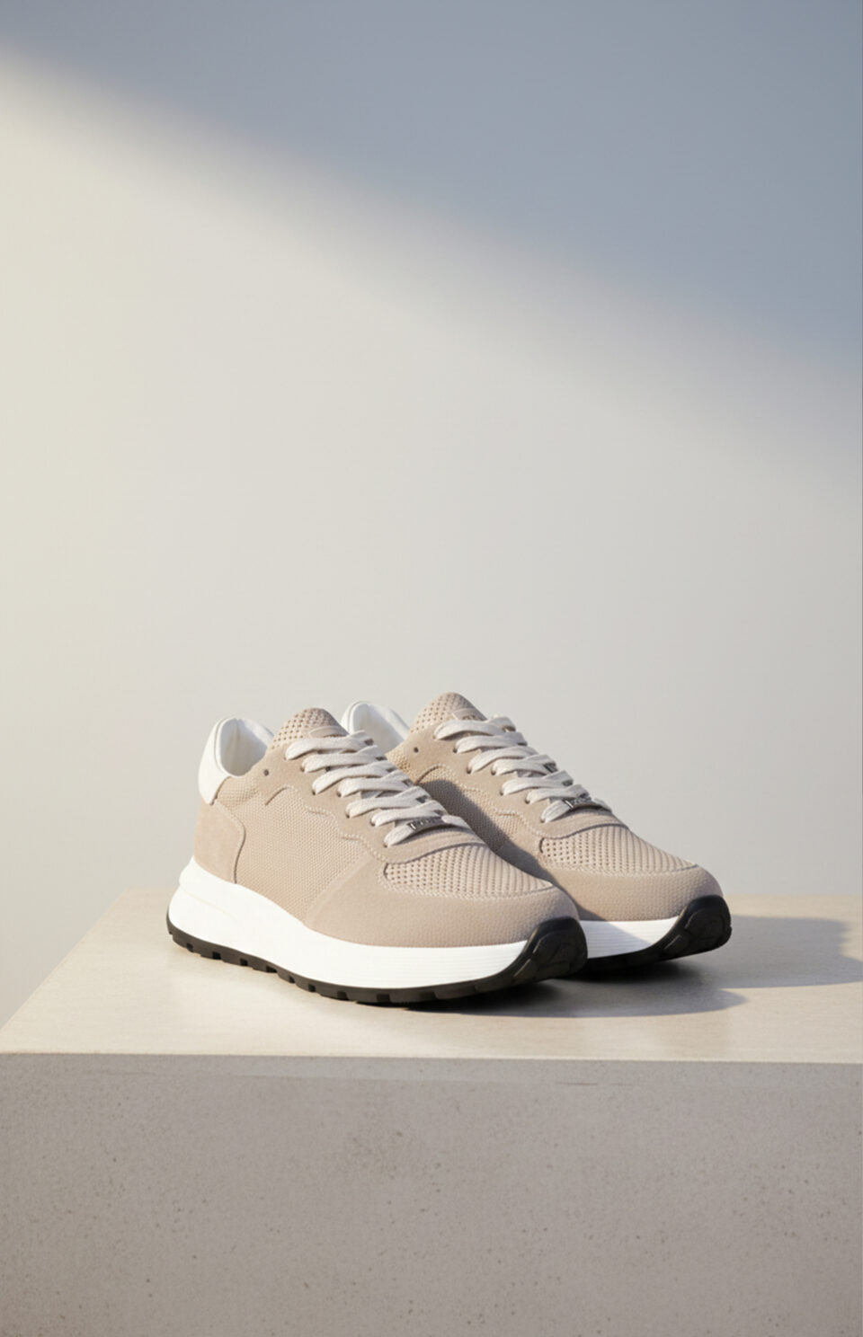 Sneaker ALTO beige homme en mélange daim mesh et cuir perforé