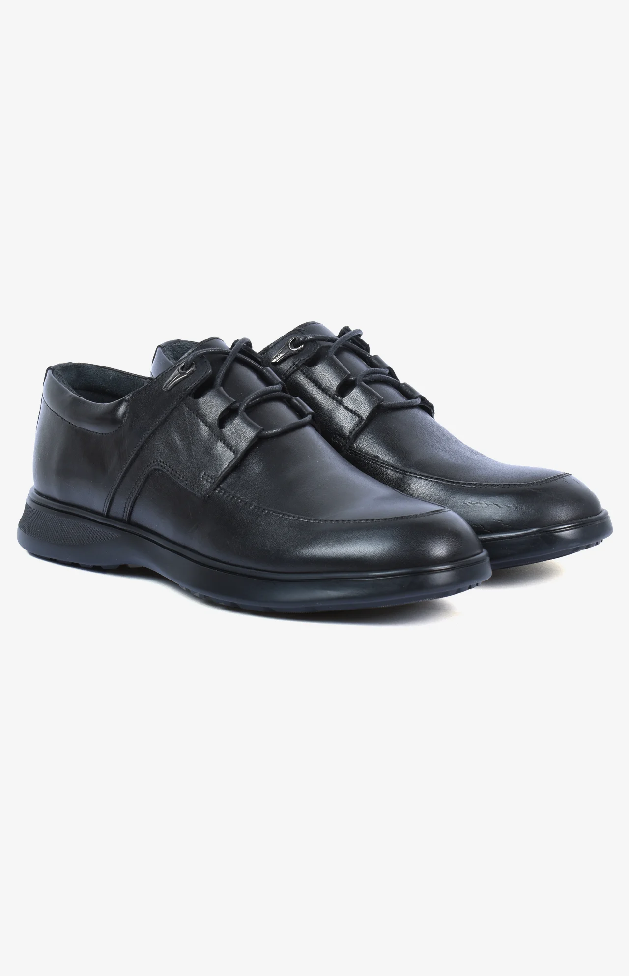 Chaussures homme en cuir véritable, confortables et légères. Design élégant, semelle flexible et disponible en marron ou noir. Parfaites pour le travail et le quotidien.