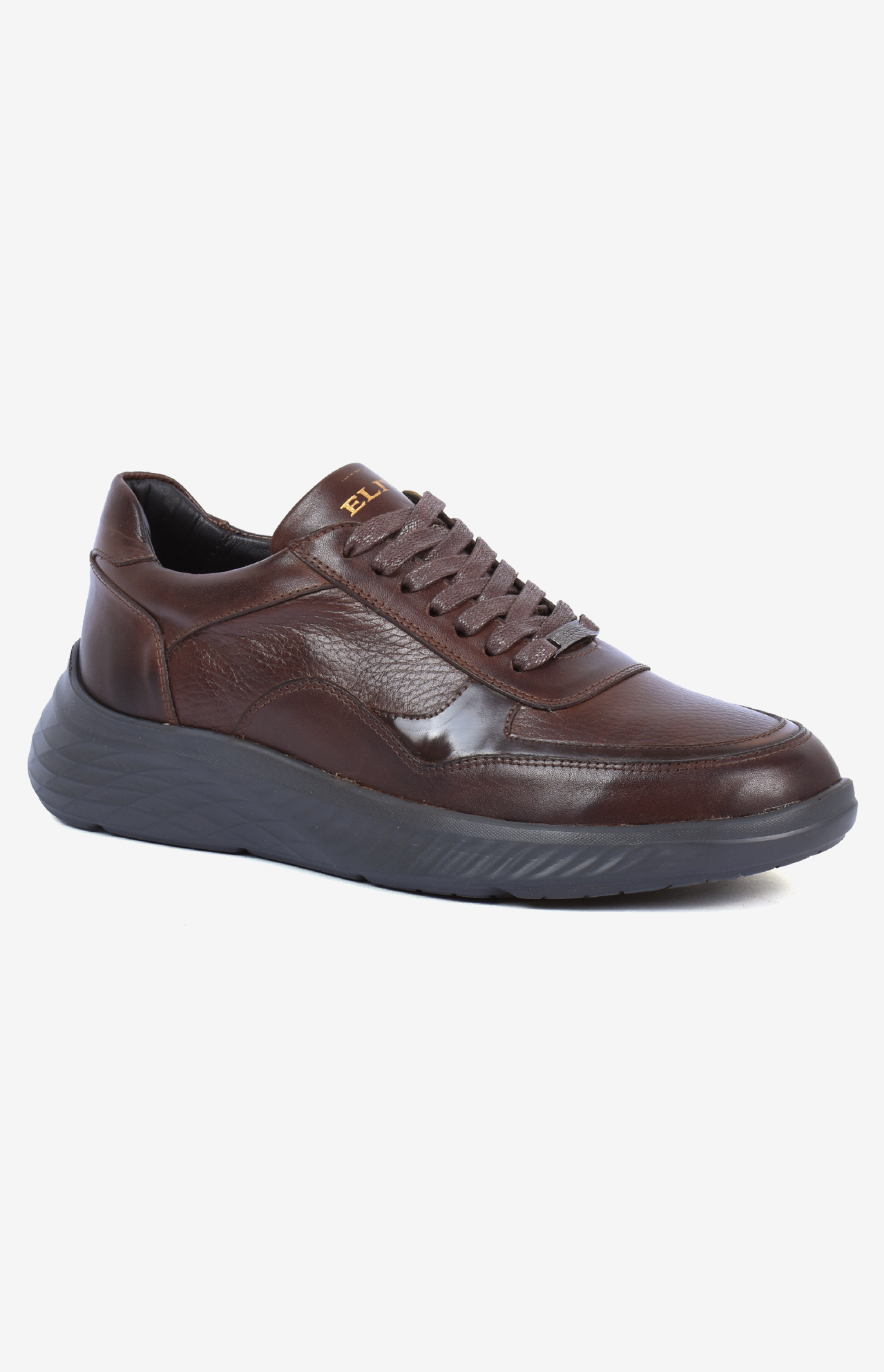 Sneakers homme cuirSneaker AXIS marron vue latérale - Basket cuir premium design italien - Semelle épaisse confort et style moderne élégant modèle AXIS. semelle épaisse sport chic
